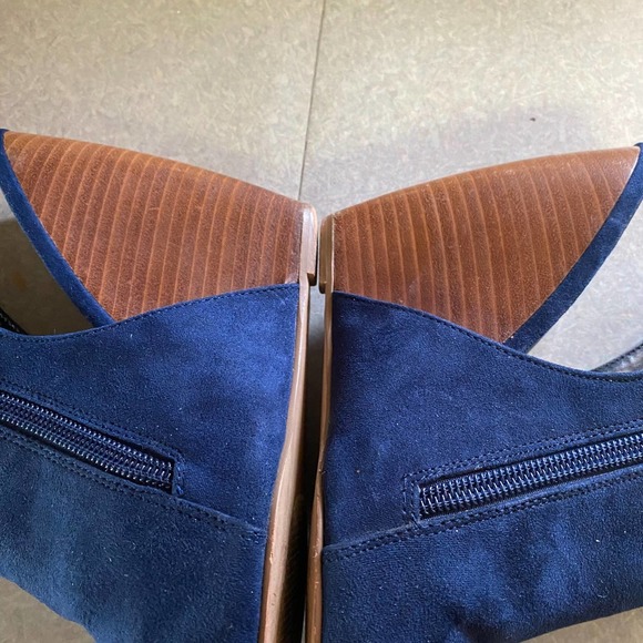 Charles by Charles David Navy Blue Wedge Dark Academia Wedding Pointed Toe Heels - Picture 6 of 11